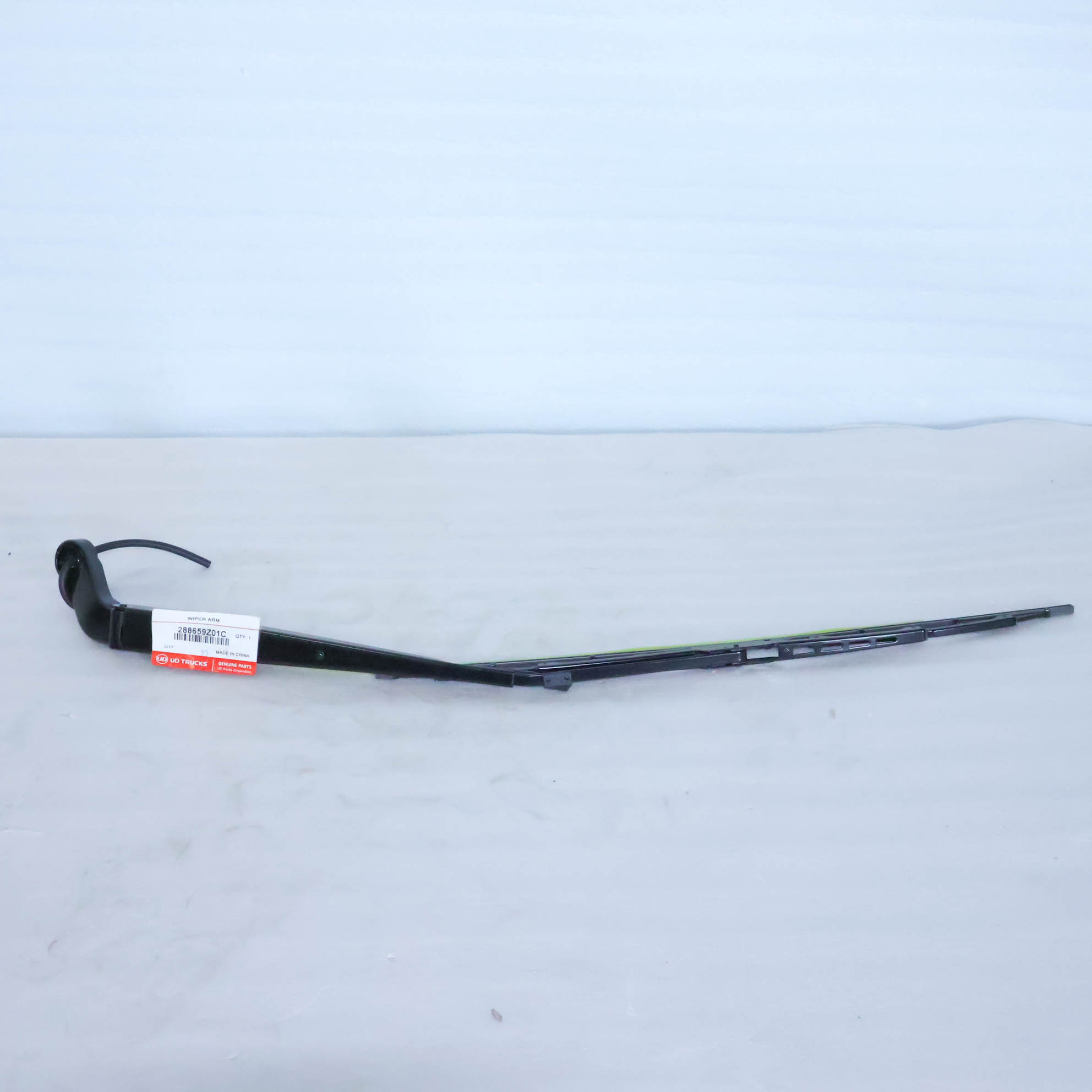 TAY GẠT NƯỚC MƯA BÊN PHẢI - QUESTER