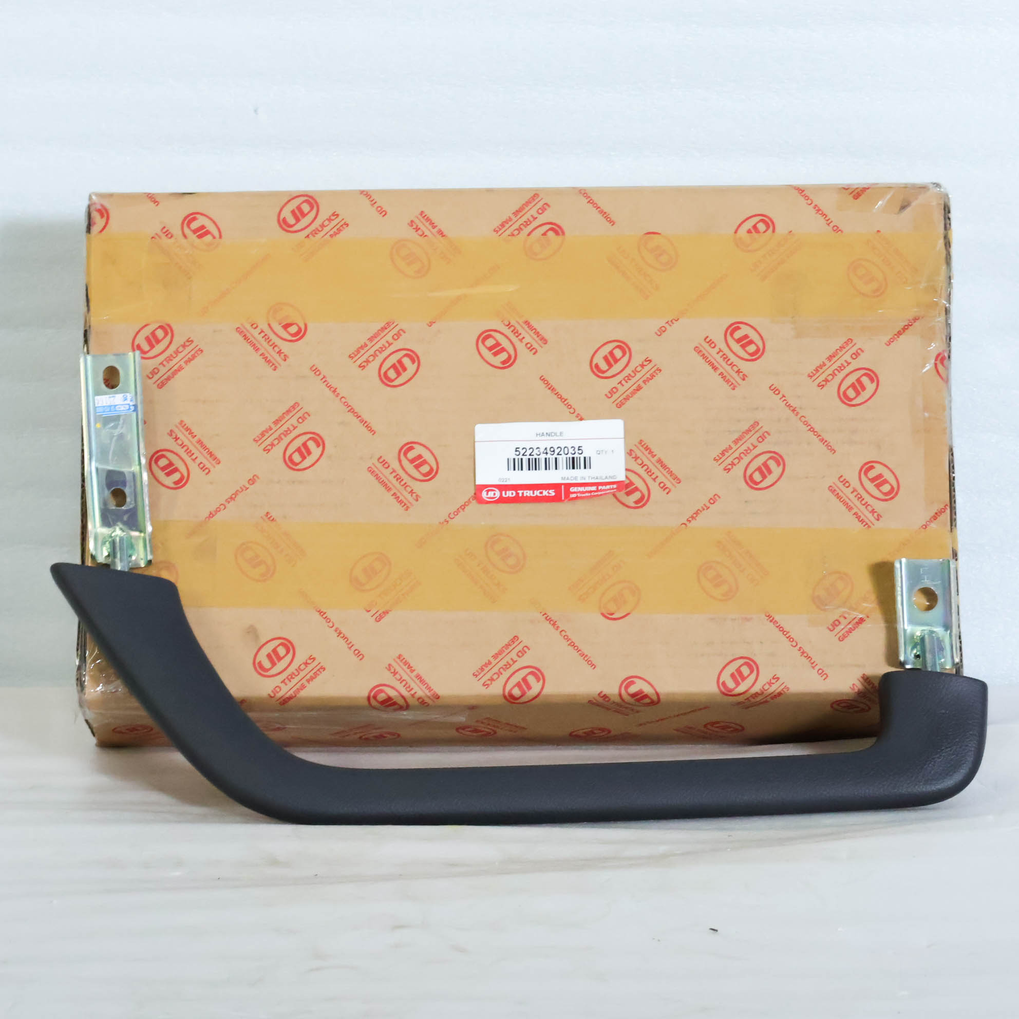 TAY NẮM TRÊN TAPPI CỬA TRÁI