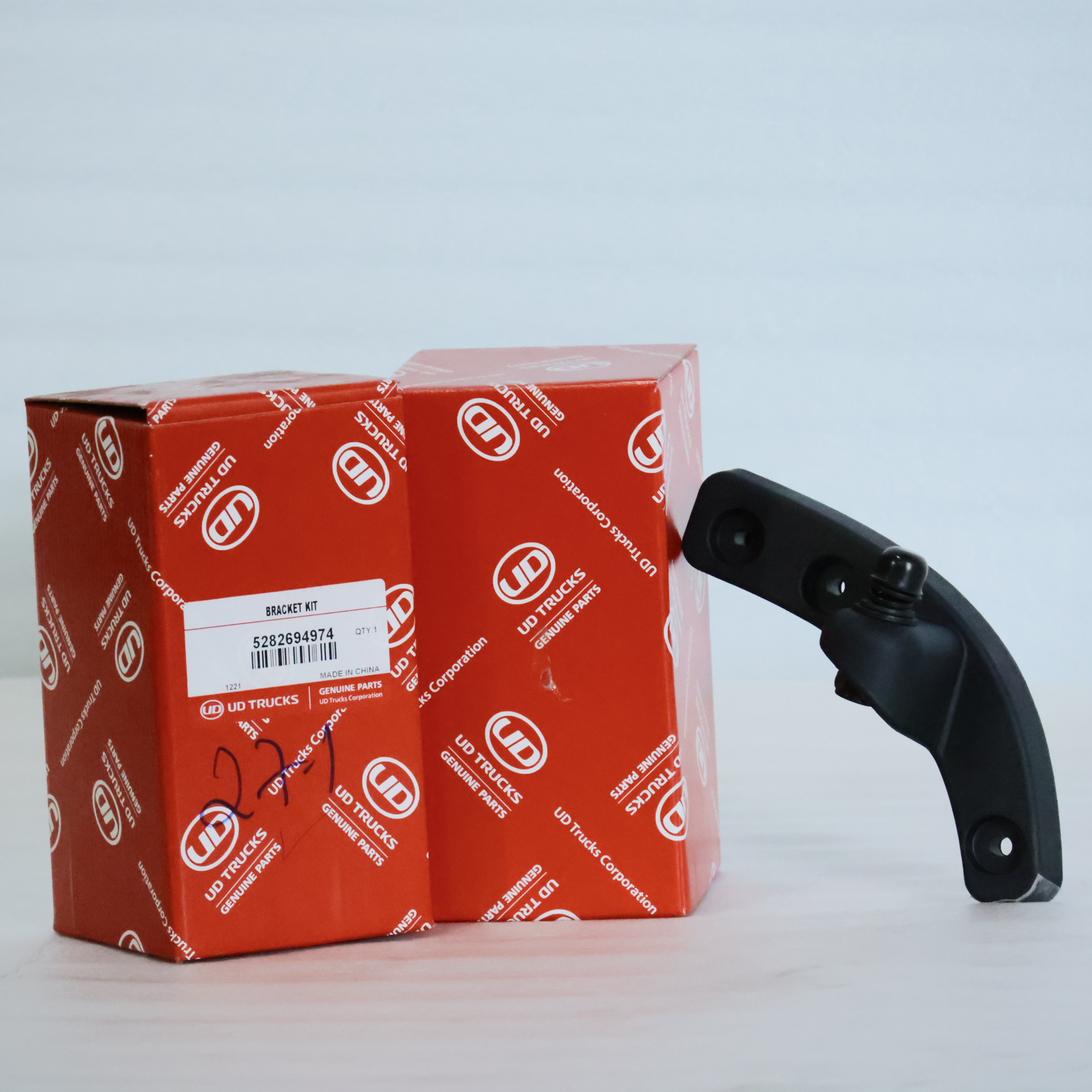 PÁT TRÊN BẮT GỌNG GƯƠNG BÊN PHẢI