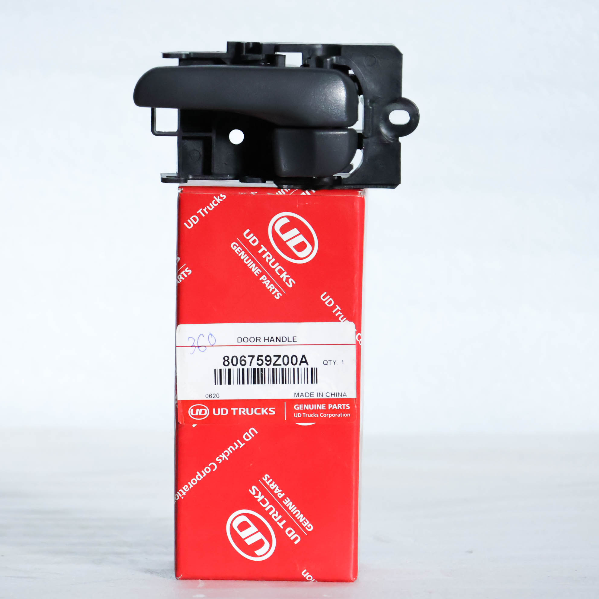 TAY MỞ CỬA TRONG BÊN TRÁI - QUESTER