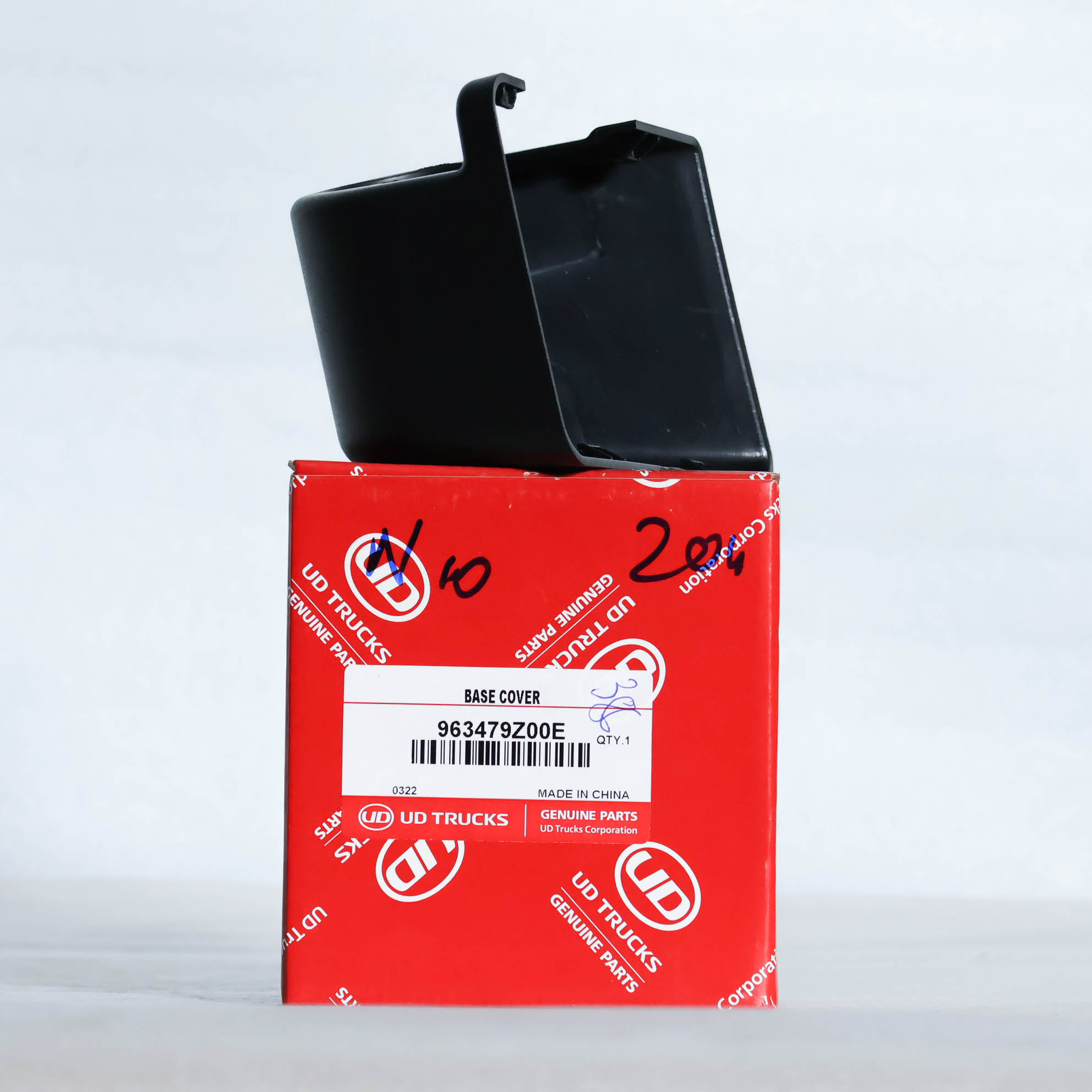 ỐP NHỰA DƯỚI GỌNG GƯƠNG CHIẾU HẬU TRÁI