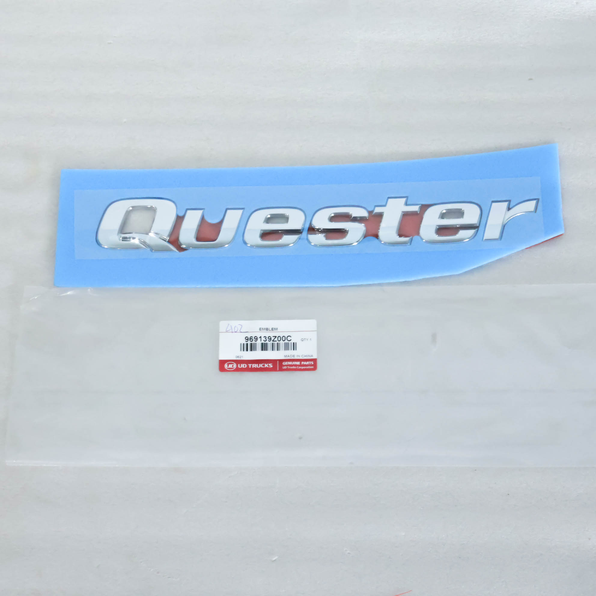 CHỮ QUESTER TRÊN NẮP CABÔ