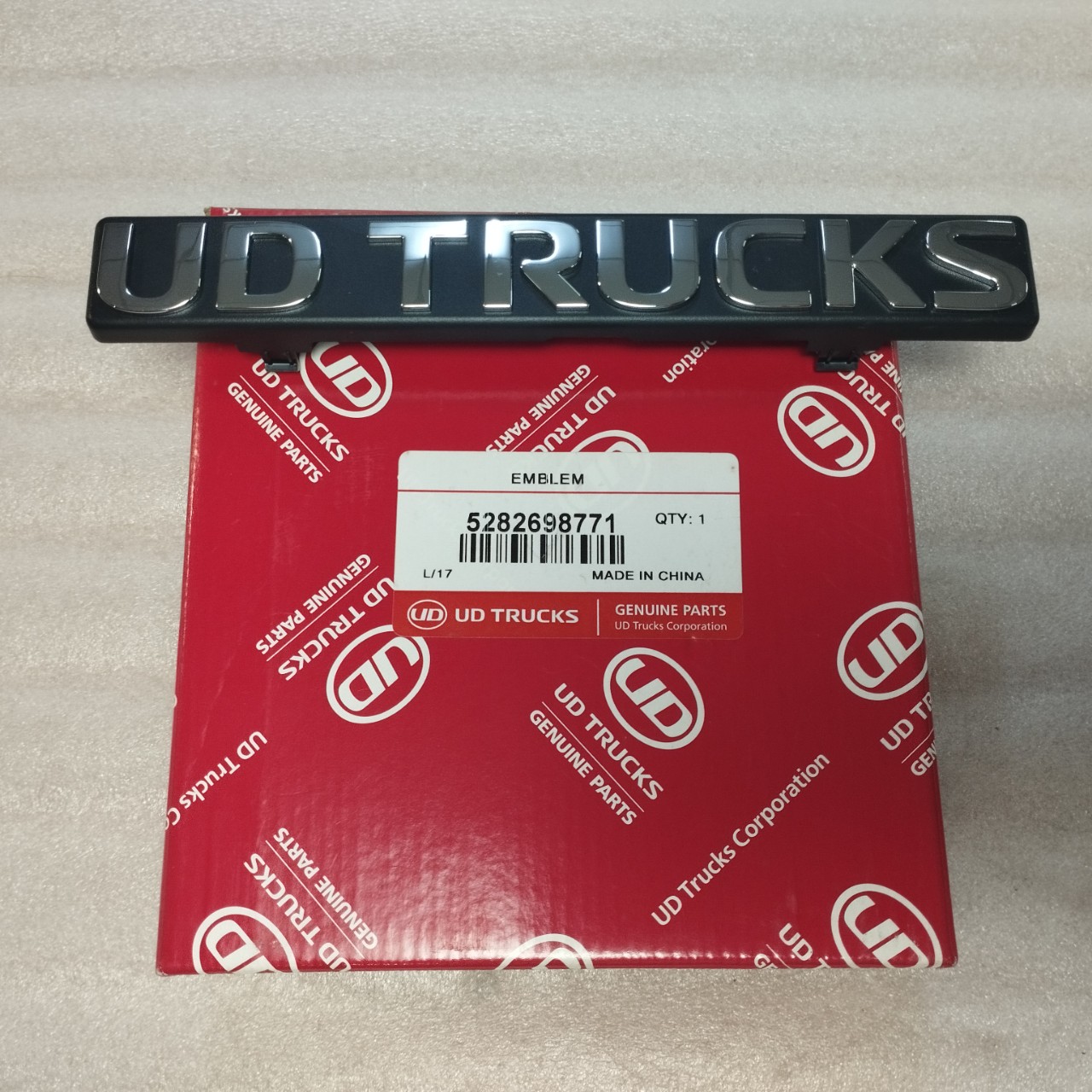 TEM CHỮ UD TRUCKS (DÙNG CHUNG)